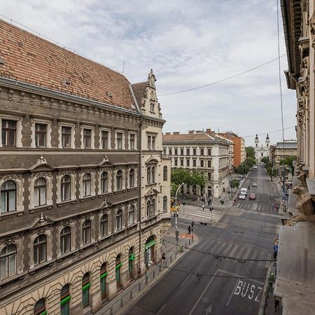 Central Budapest Oasis - Modern Charm, Timeless Comfort Eksteriør bilde
