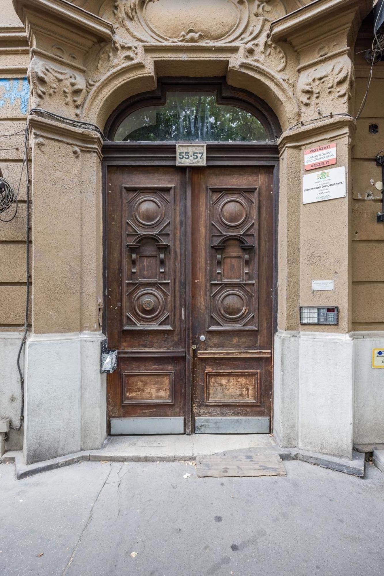 Central Budapest Oasis - Modern Charm, Timeless Comfort Eksteriør bilde