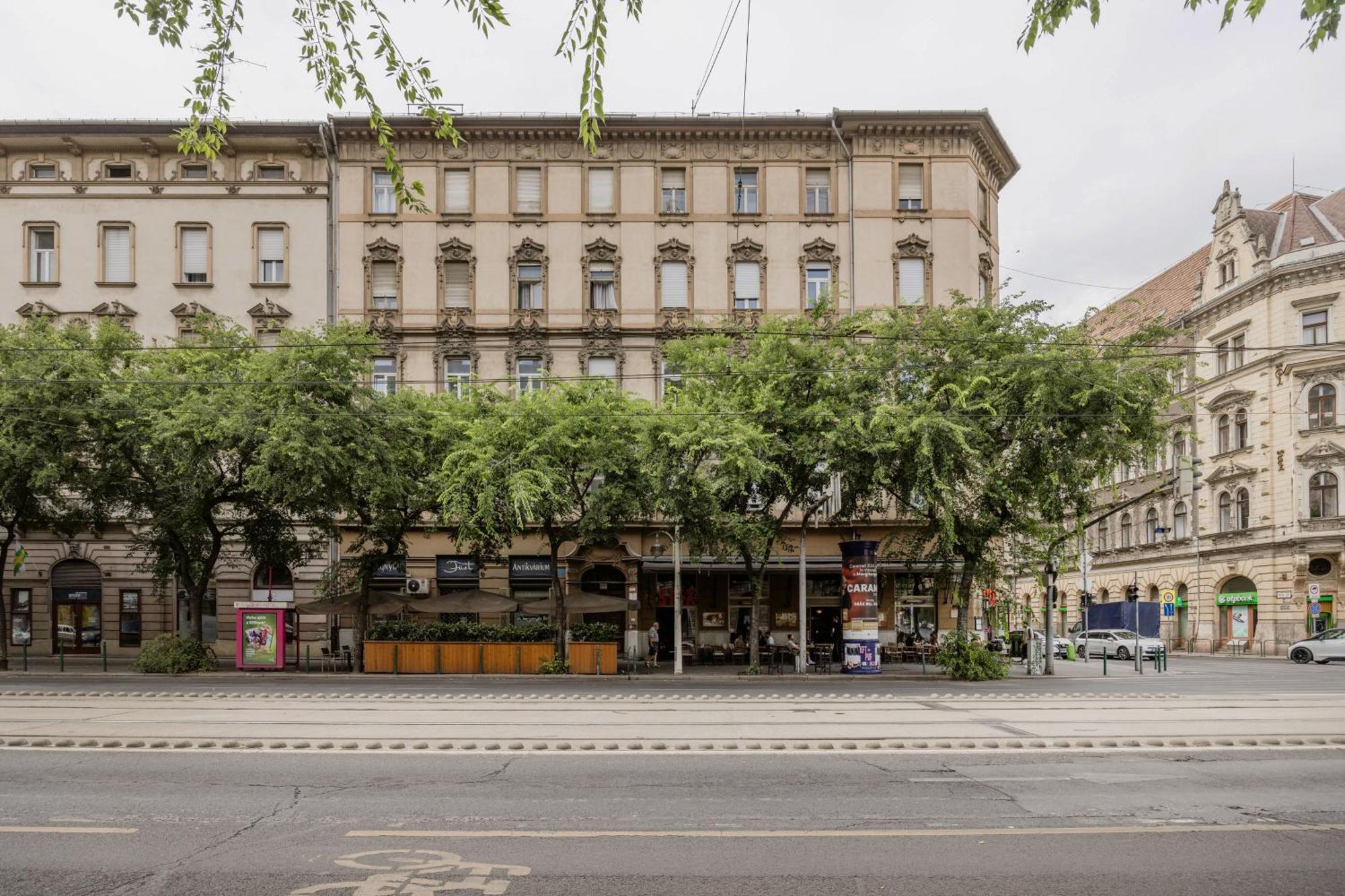 Central Budapest Oasis - Modern Charm, Timeless Comfort Eksteriør bilde