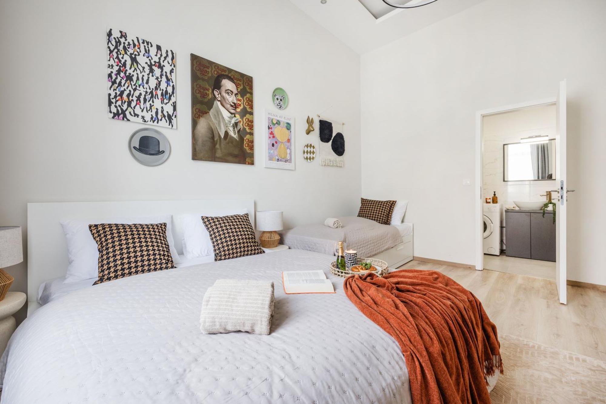 Central Budapest Oasis - Modern Charm, Timeless Comfort Eksteriør bilde