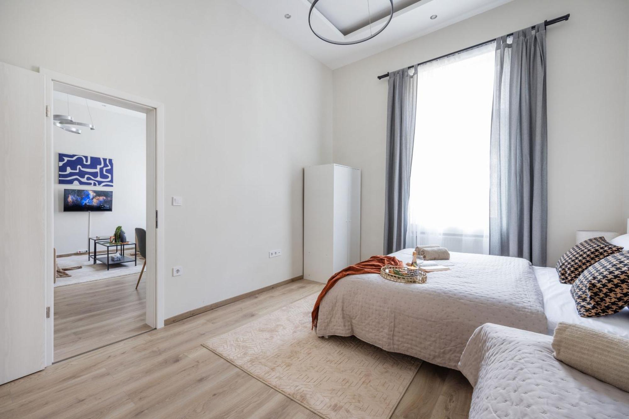Central Budapest Oasis - Modern Charm, Timeless Comfort Eksteriør bilde